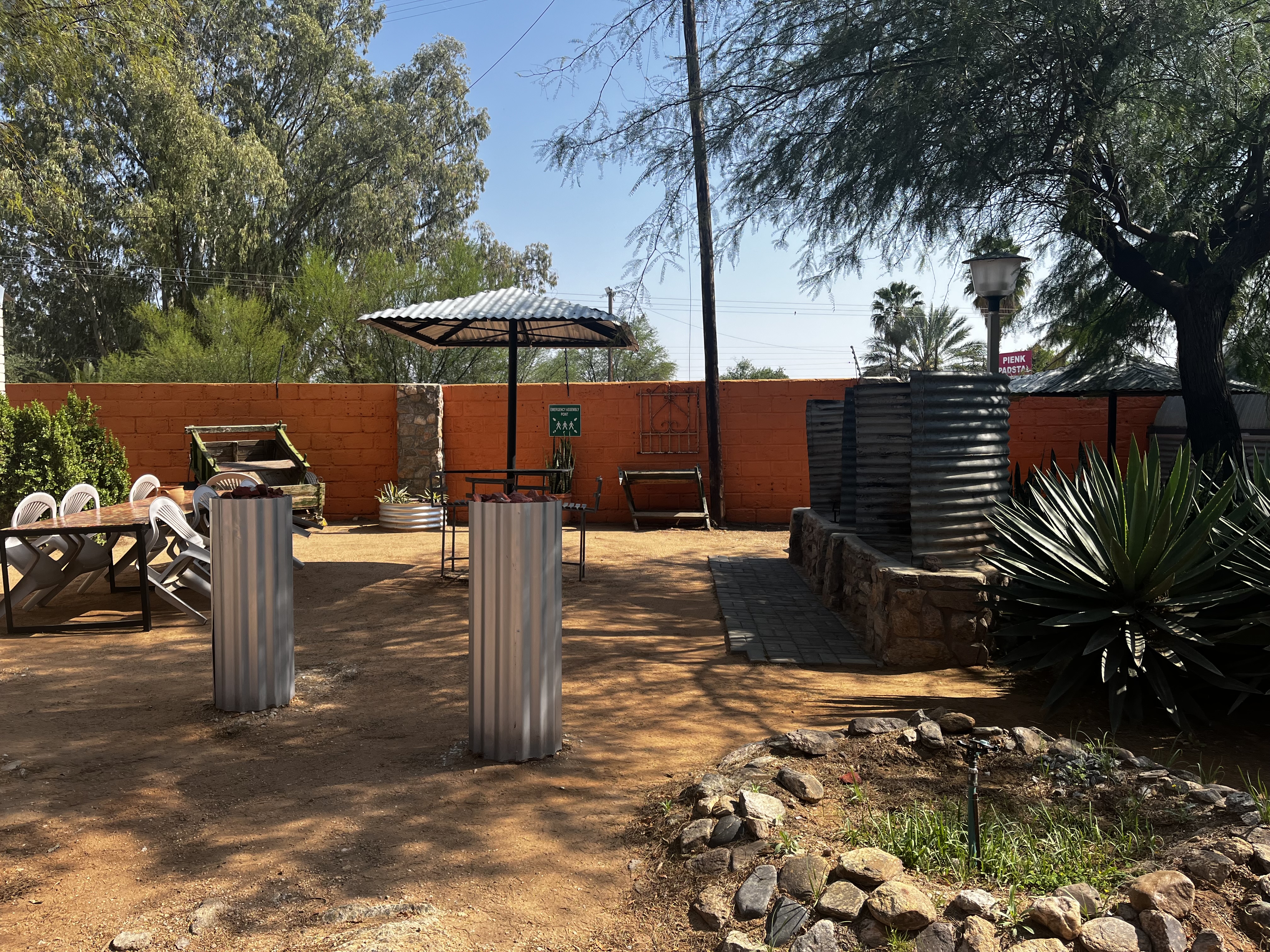 Garden and braai area at Meerkat Compound